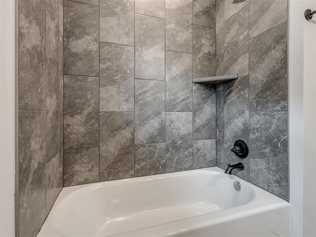 7613 Three Woods Lane, Yukon, OK 73099