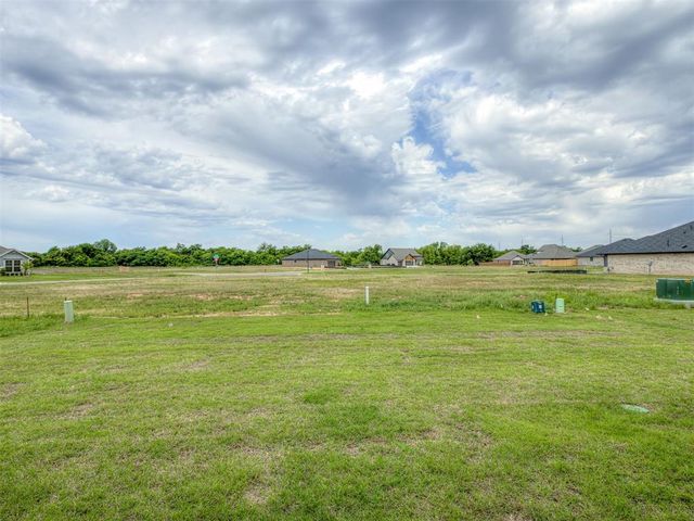 7613 Three Woods Lane, Yukon, OK 73099
