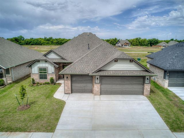 7613 Three Woods Lane, Yukon, OK 73099