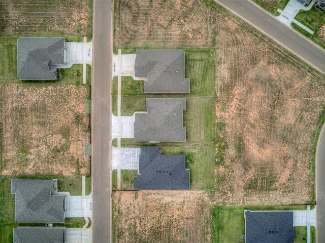 7613 Three Woods Lane, Yukon, OK 73099