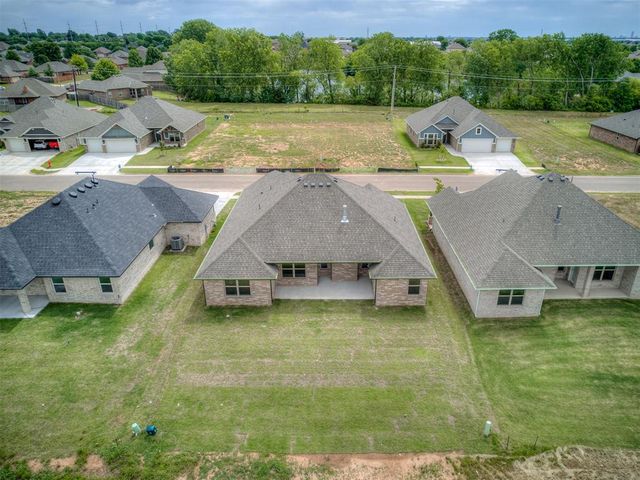 7613 Three Woods Lane, Yukon, OK 73099