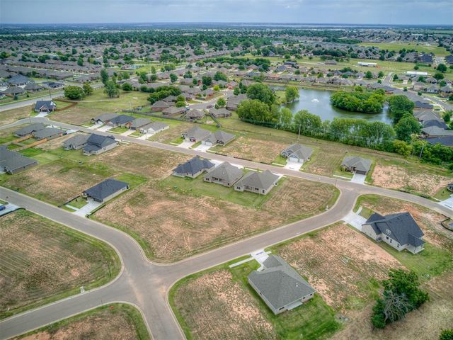 7613 Three Woods Lane, Yukon, OK 73099