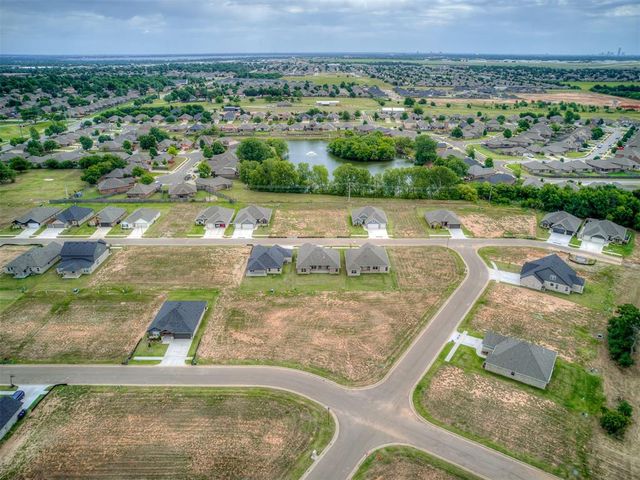 7613 Three Woods Lane, Yukon, OK 73099