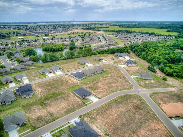7613 Three Woods Lane, Yukon, OK 73099
