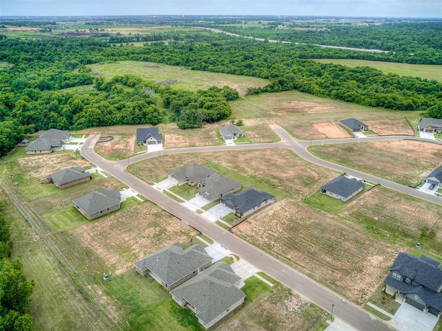 7613 Three Woods Lane, Yukon, OK 73099
