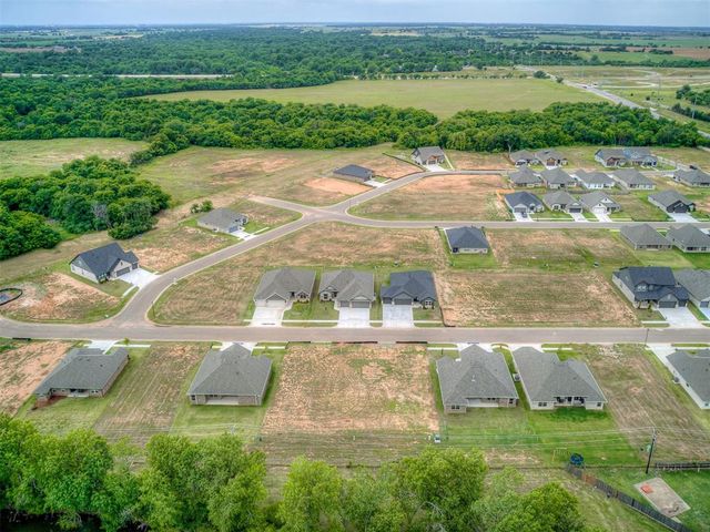 7613 Three Woods Lane, Yukon, OK 73099