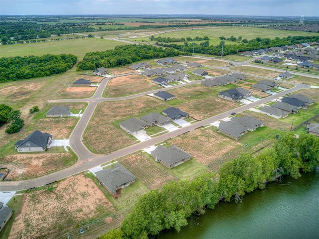 7613 Three Woods Lane, Yukon, OK 73099