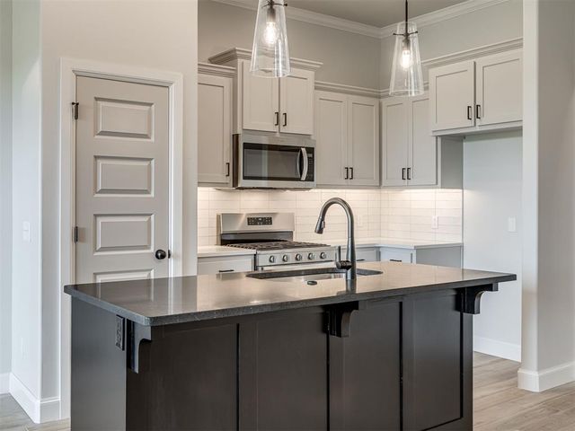 7613 Three Woods Lane, Yukon, OK 73099