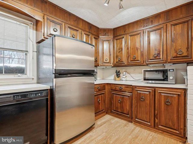 423 MAGNOLIA DR, Levittown, PA 19054