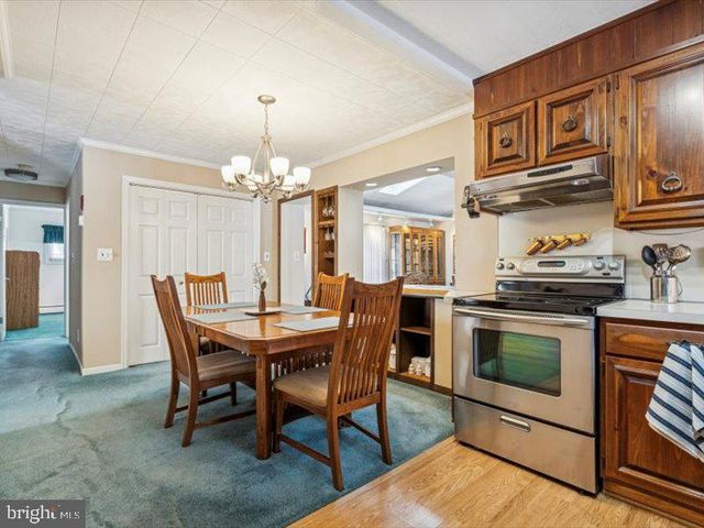 423 MAGNOLIA DR, Levittown, PA 19054