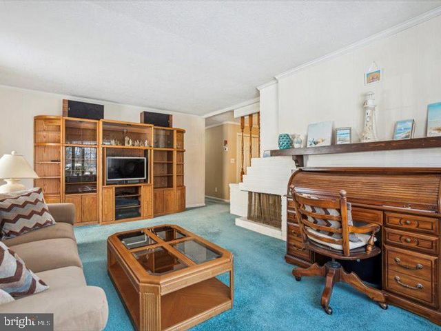 423 MAGNOLIA DR, Levittown, PA 19054