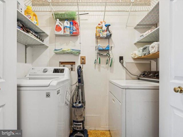 423 MAGNOLIA DR, Levittown, PA 19054