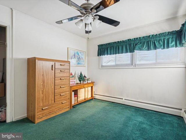 423 MAGNOLIA DR, Levittown, PA 19054