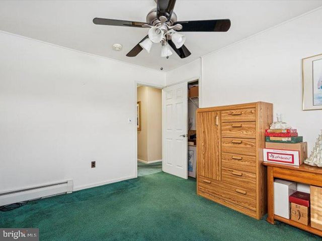 423 MAGNOLIA DR, Levittown, PA 19054