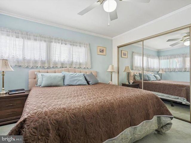 423 MAGNOLIA DR, Levittown, PA 19054