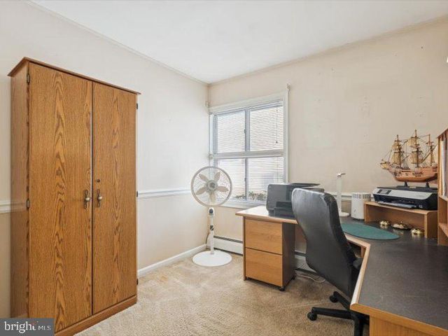 423 MAGNOLIA DR, Levittown, PA 19054