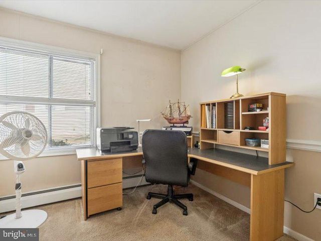 423 MAGNOLIA DR, Levittown, PA 19054