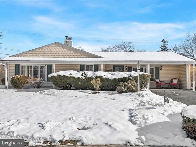 423 MAGNOLIA DR, Levittown, PA 19054