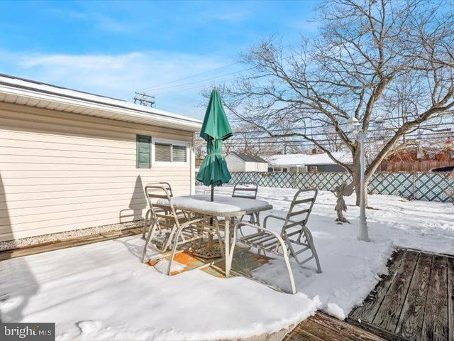 423 MAGNOLIA DR, Levittown, PA 19054