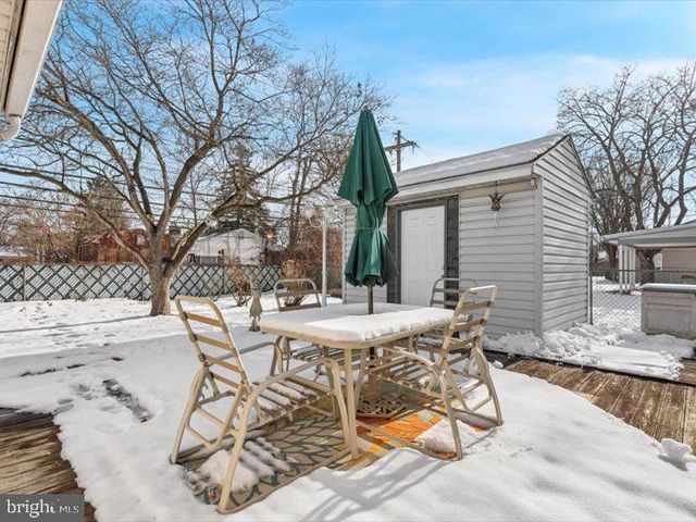 423 MAGNOLIA DR, Levittown, PA 19054