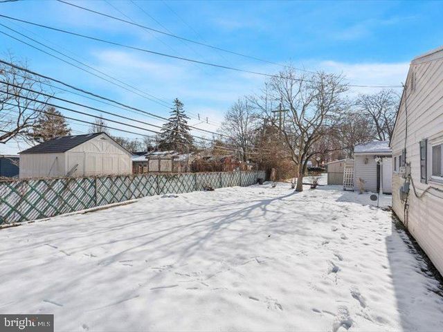 423 MAGNOLIA DR, Levittown, PA 19054