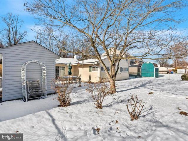 423 MAGNOLIA DR, Levittown, PA 19054