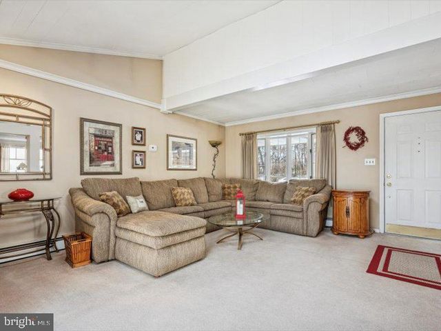 423 MAGNOLIA DR, Levittown, PA 19054