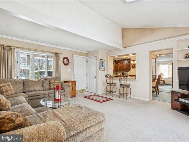 423 MAGNOLIA DR, Levittown, PA 19054