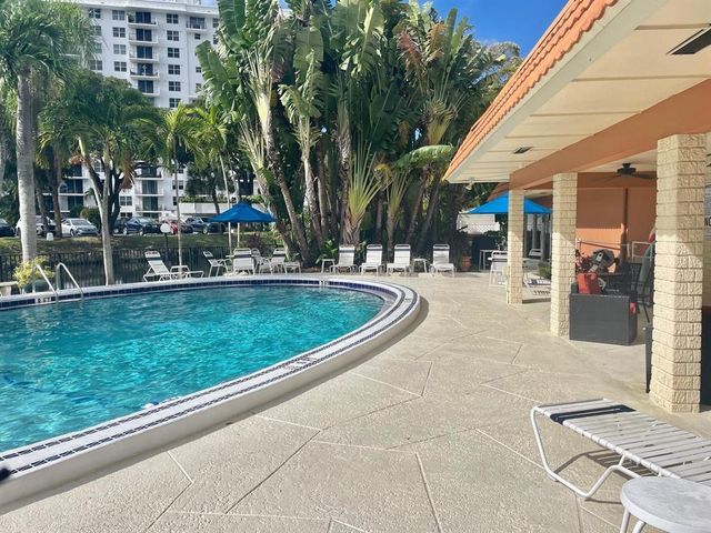 136 NE 19th Court 220f, Wilton Manors, FL 33305