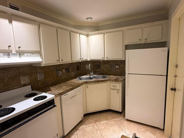 136 NE 19th Court 220f, Wilton Manors, FL 33305