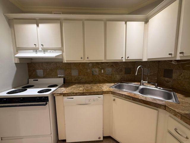 136 NE 19th Court 220f, Wilton Manors, FL 33305