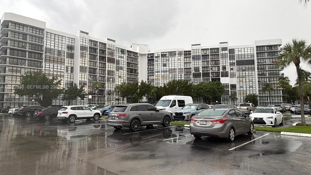 1000 Parkview Drive 507, Hallandale Beach, FL 33009