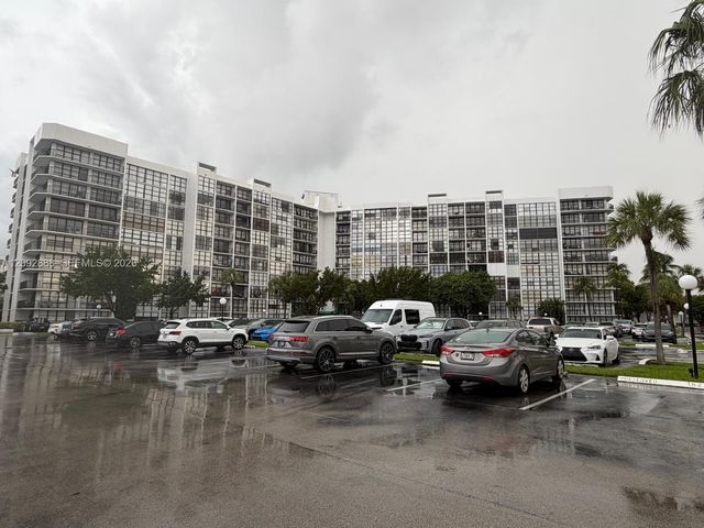 1000 Parkview Drive 507, Hallandale Beach, FL 33009