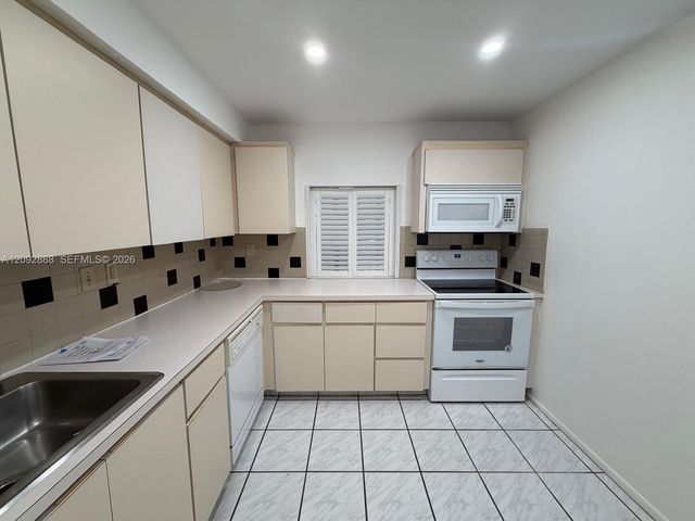 1000 Parkview Drive 507, Hallandale Beach, FL 33009