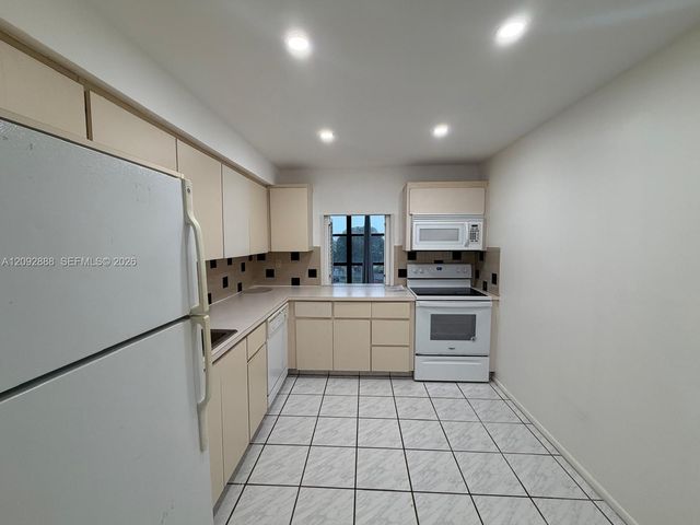 1000 Parkview Drive 507, Hallandale Beach, FL 33009