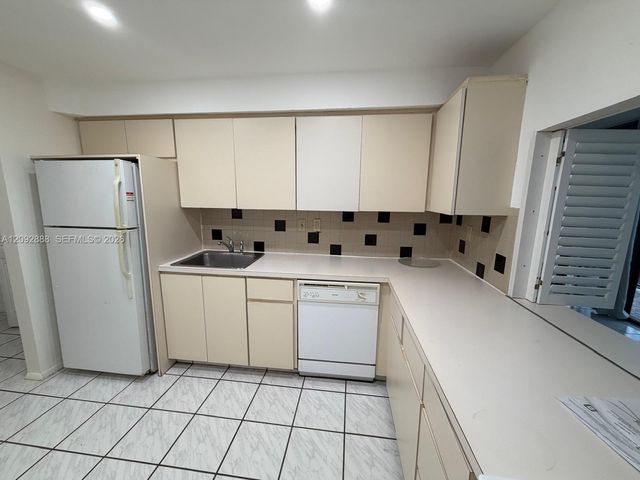 1000 Parkview Drive 507, Hallandale Beach, FL 33009