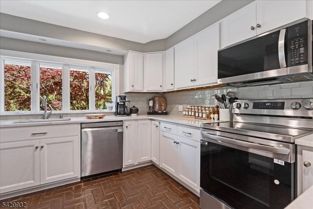 18 Green Rd, Sparta Twp., NJ 07871