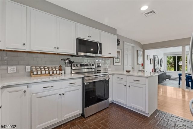 18 Green Rd, Sparta Twp., NJ 07871