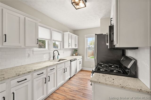 536 N McKinley Avenue, Clarksville, IN 47129