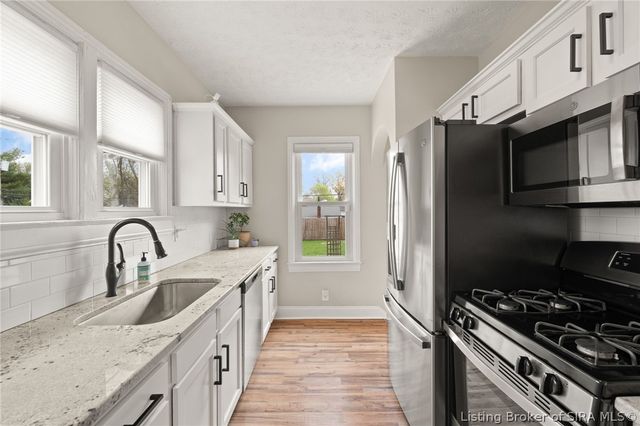 536 N McKinley Avenue, Clarksville, IN 47129