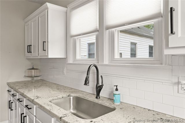 536 N McKinley Avenue, Clarksville, IN 47129