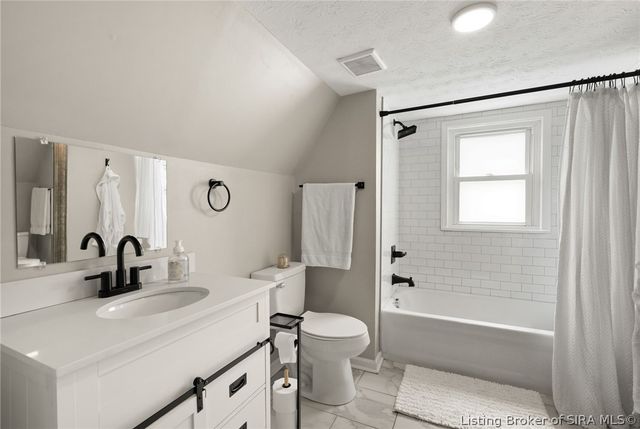 536 N McKinley Avenue, Clarksville, IN 47129