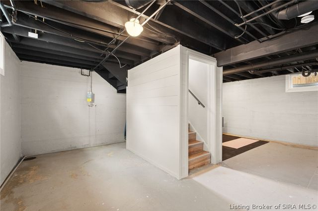 536 N McKinley Avenue, Clarksville, IN 47129