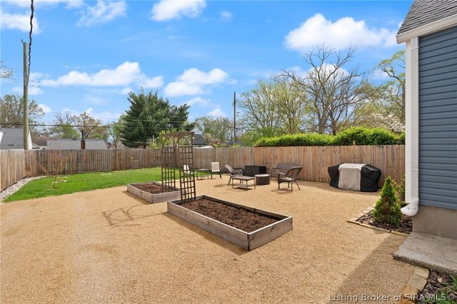 536 N McKinley Avenue, Clarksville, IN 47129