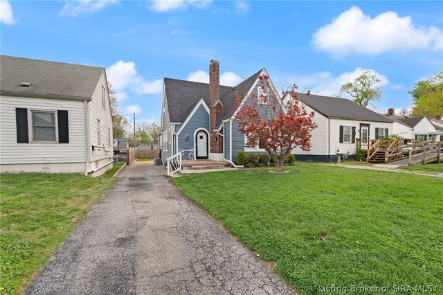 536 N McKinley Avenue, Clarksville, IN 47129