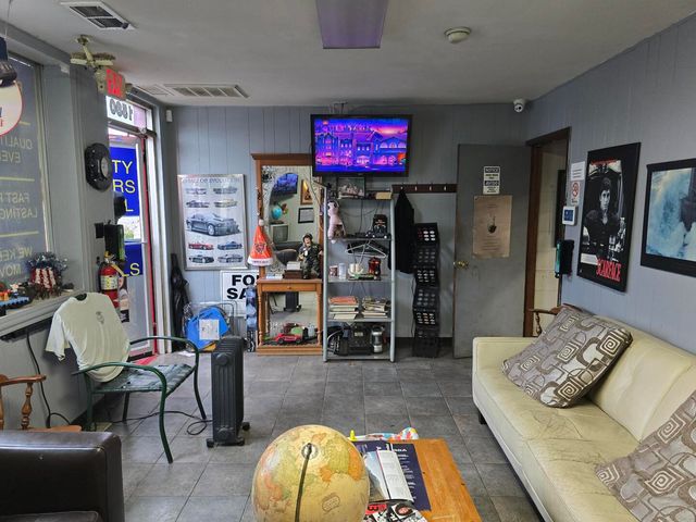 1580 S Cora Street, Des Plaines, IL 60018