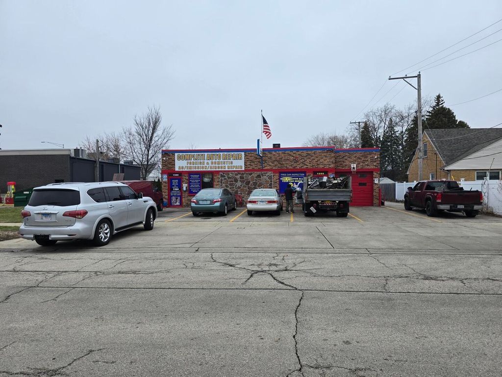 1580 S Cora Street, Des Plaines, IL 60018