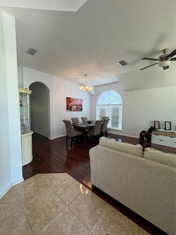 700 N Emma Drive, Arlington, TX 76002