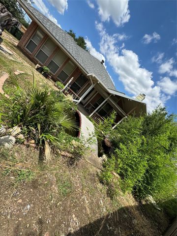 700 N Emma Drive, Arlington, TX 76002