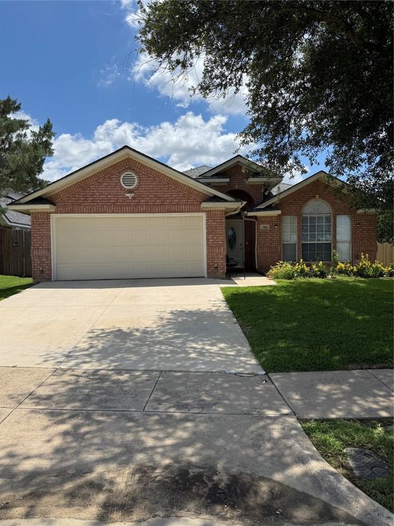 700 N Emma Drive, Arlington, TX 76002